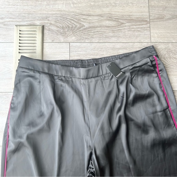 NWT Torrid Wide Leg Satin High  Rise Pant in Deep Black - Picture 3 of 13